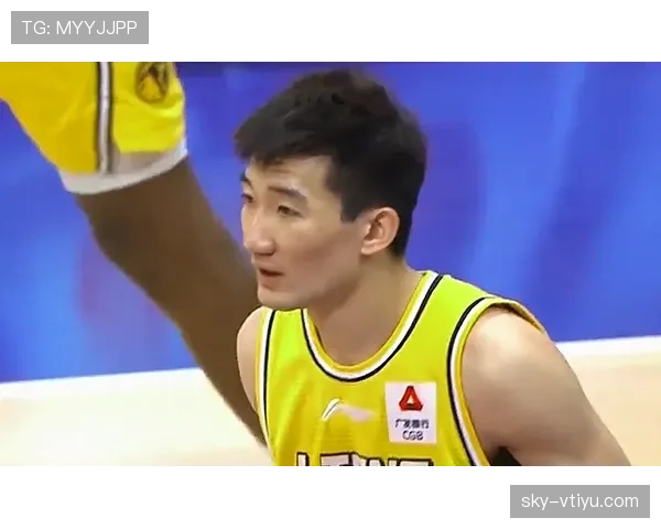孙铭徽赛后直接去路边小摊吃碗面，场上高冷下场那股邻家大叔感把我懵了